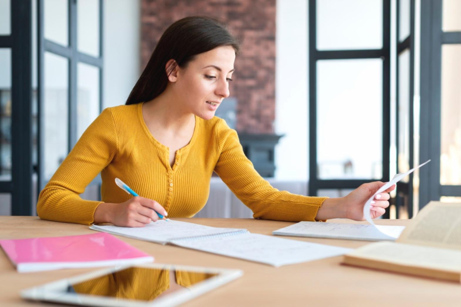 Investment psychology concepts and behavioral finance principles illustrated through real market scenarios